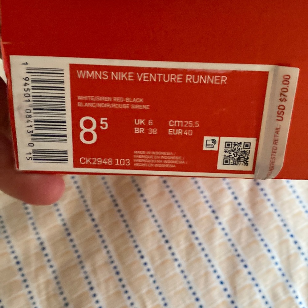 Brand new Nike running sneakers Womens 8.5